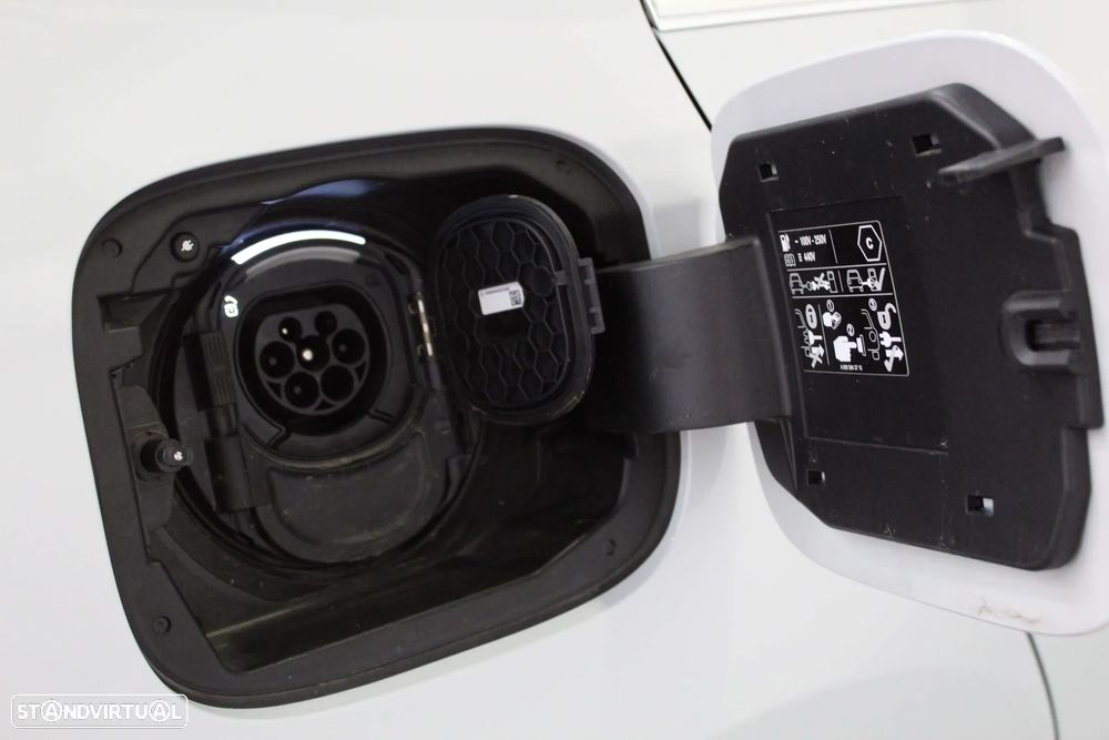 Mercedes-Benz A 250 e AMG Line - 25