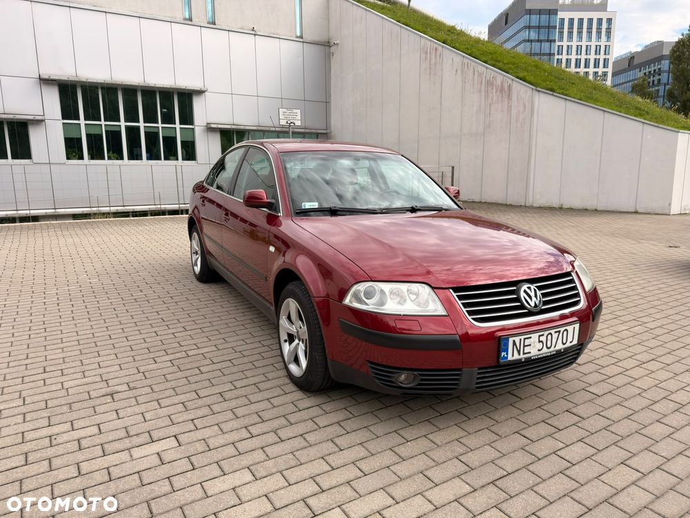 Volkswagen Passat - 1