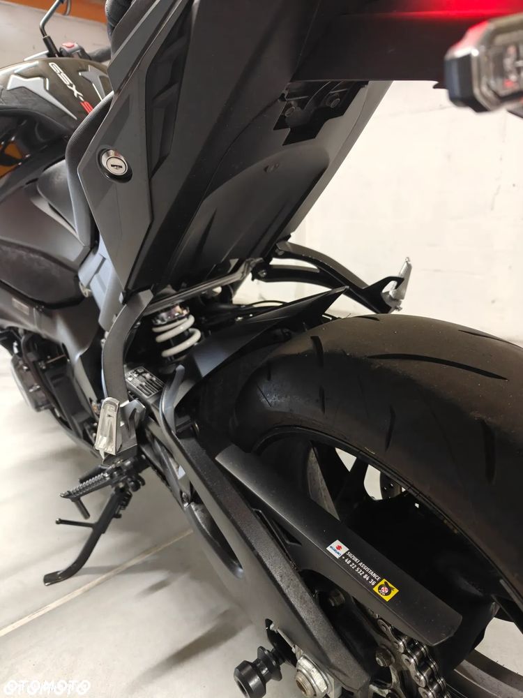 Suzuki GSX 1000 - 12