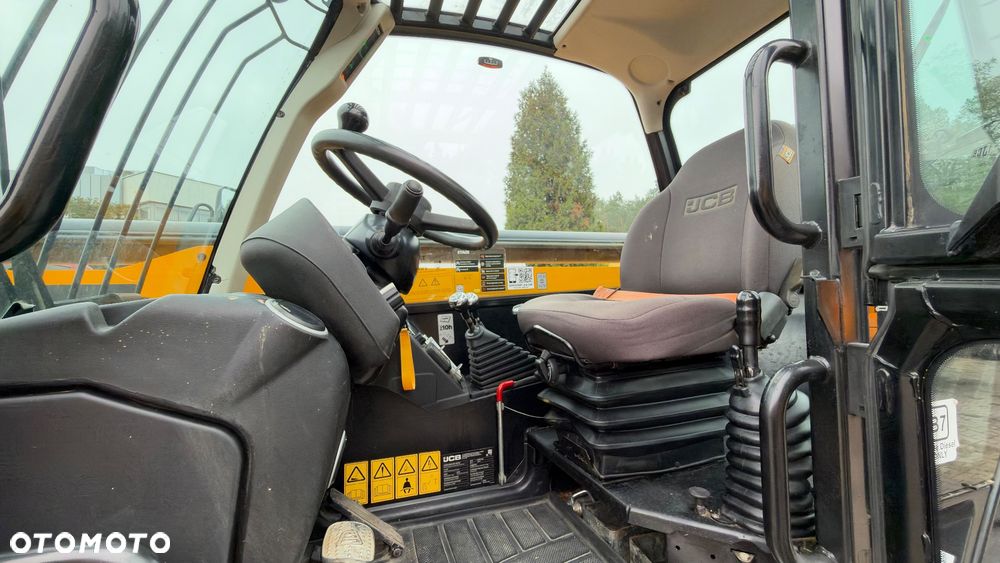 JCB 540-140 Hi Viz - 10