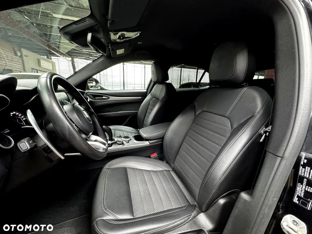 Alfa Romeo Stelvio 2.0 Turbo Sprint Q4 - 13