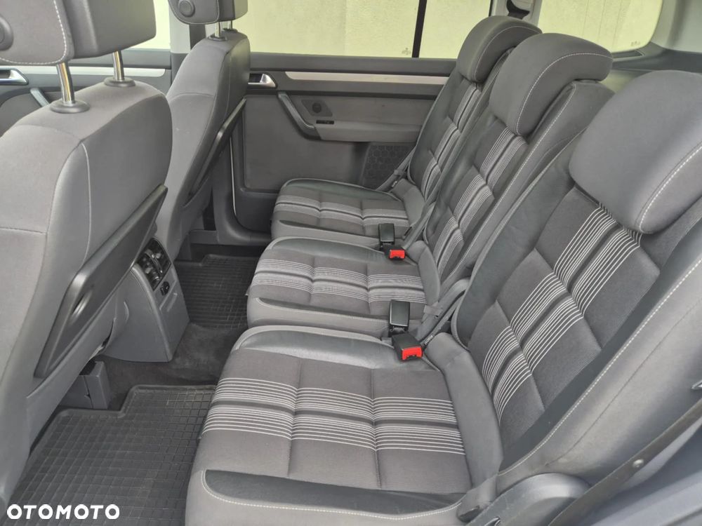 Volkswagen Touran 2.0 TDI DPF MATCH - 9