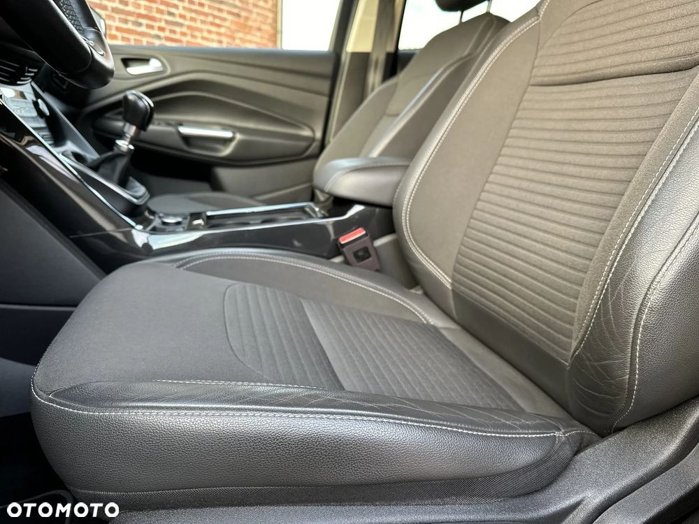 Ford Kuga 2.0 TDCi FWD Titanium - 24