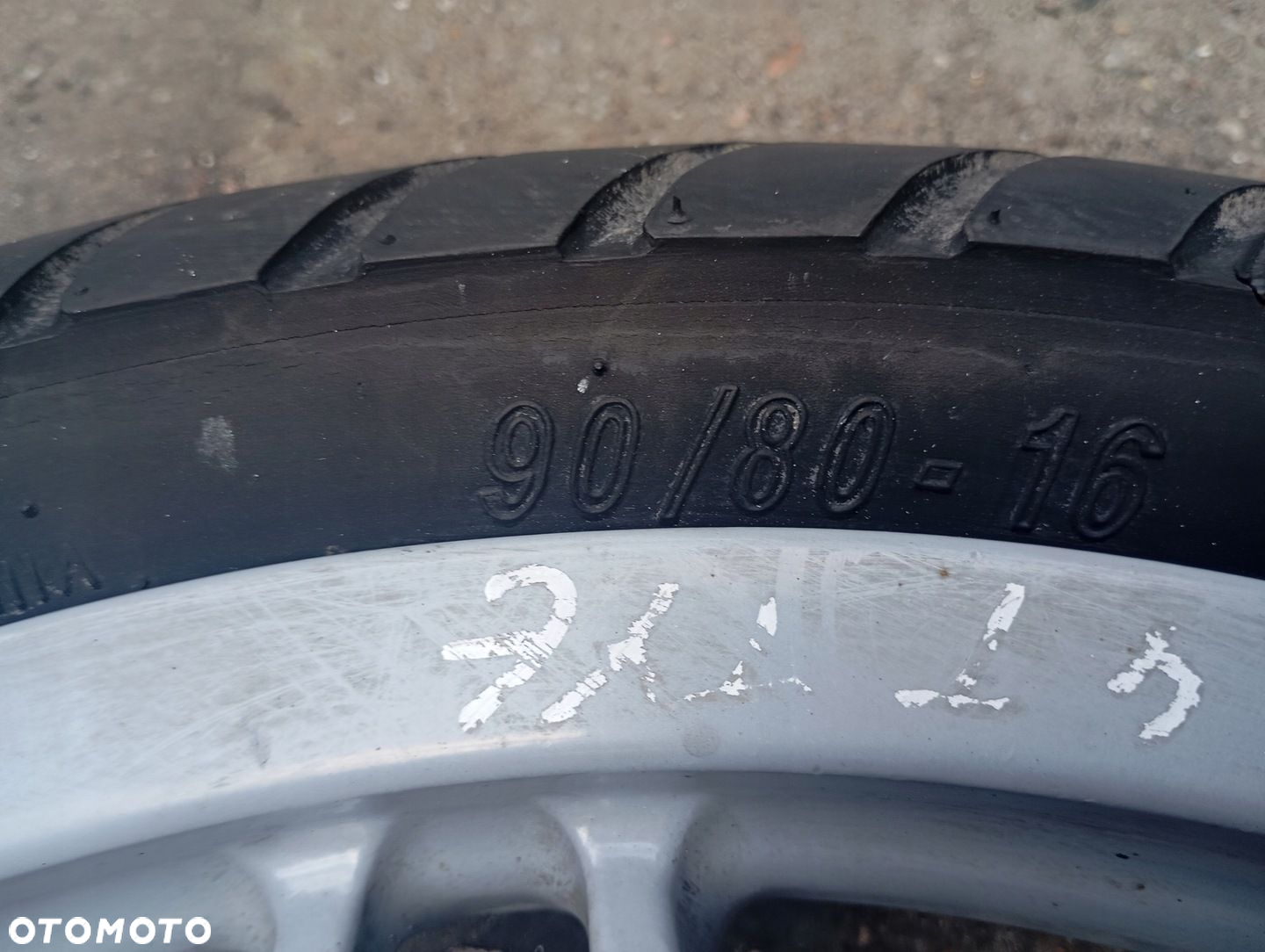 Aprilia Scarabeo 50 4T felga kolo tyl 90/80-16 - 3