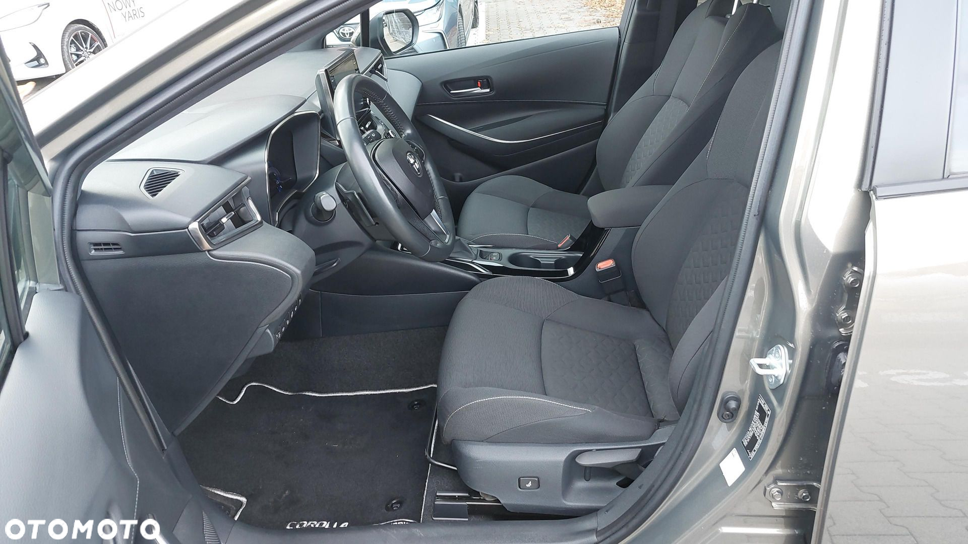 Toyota Corolla 2.0 Hybrid Comfort - 9