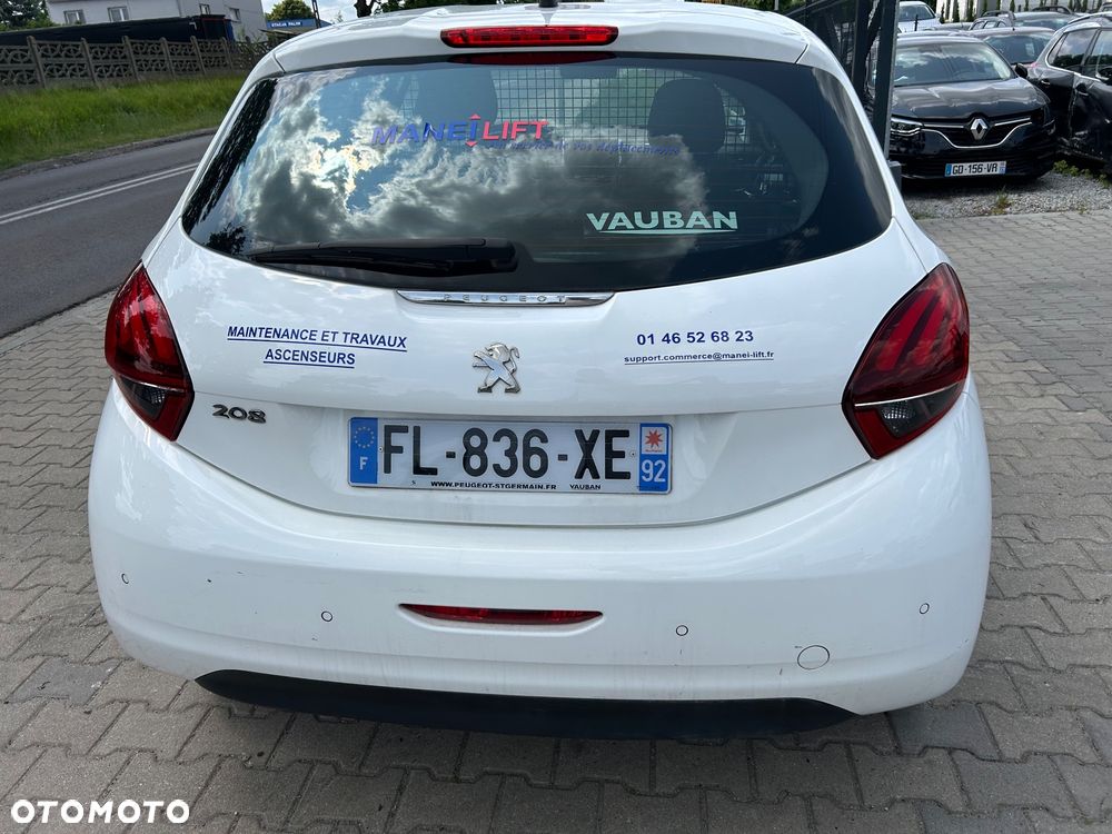 Peugeot 208 - 10