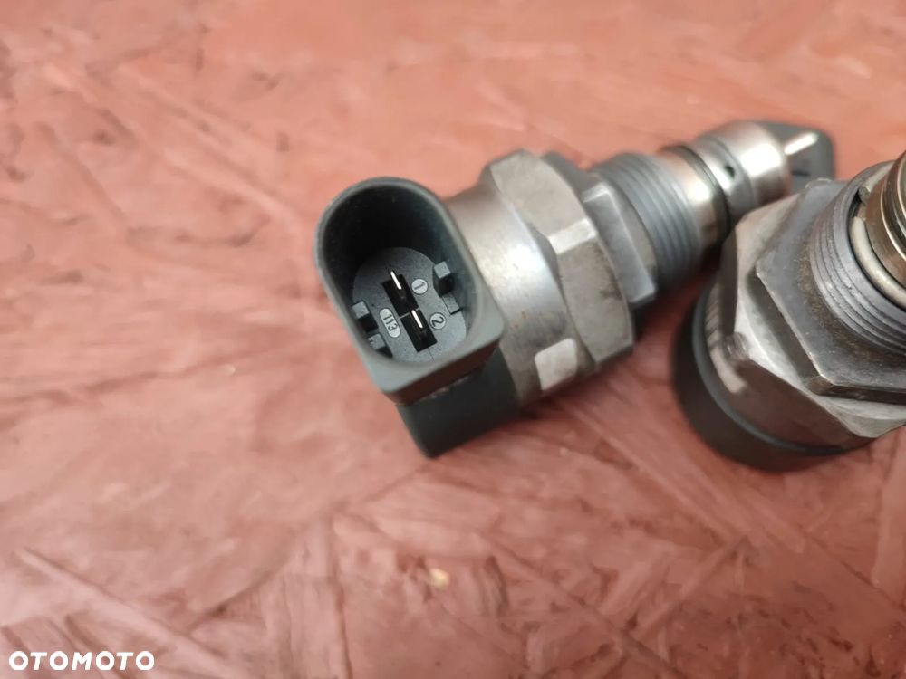 BMW E46 / E53 / E60 / E60 LCI / E61 / E61 LCI / E63 LCI / E64 LCI / E65 / E66 / E70 / E70 LCI / E71 / E83 / E83 LCI / E87 / E90 / E90 LCI / E91 / E91 LCI / E92 / E92 LCI / E93. ORYGINALNE CZUJNIKI CIŚNIENIA PALIWA Z LISTWY WTRYSKOWEJ DO GAMY SILNIKÓW M47 / M57. O NR: 7 787 167 OEM. DZIAŁAJĄCE W 100%. - 6