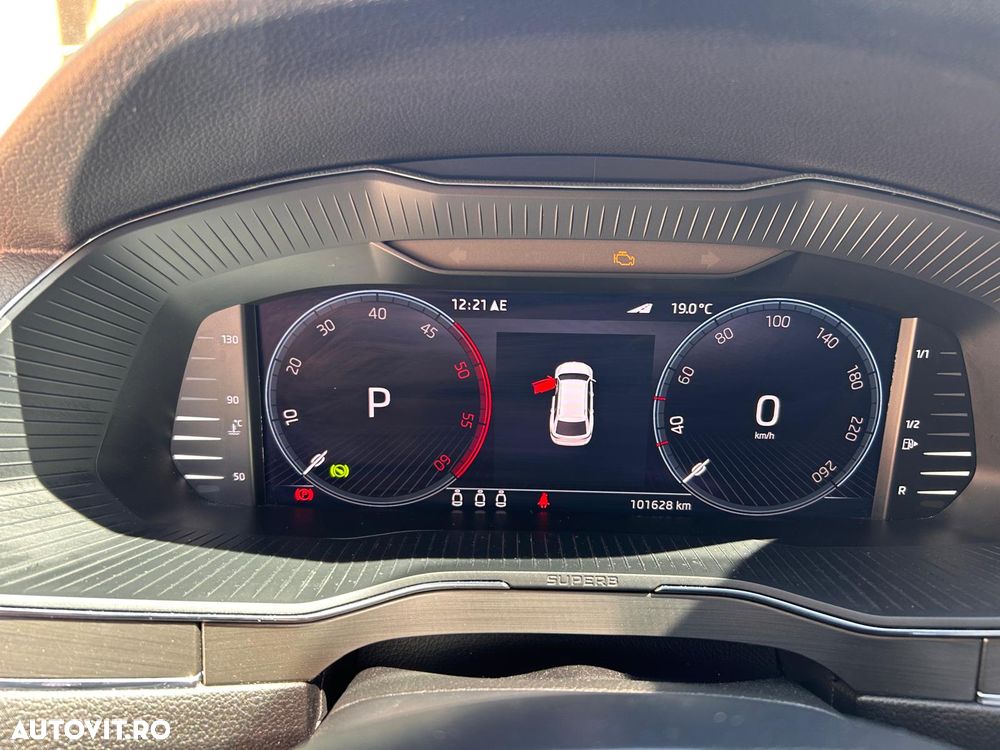 Skoda Superb 2.0 TDI 4X4 DSG Scout - 8