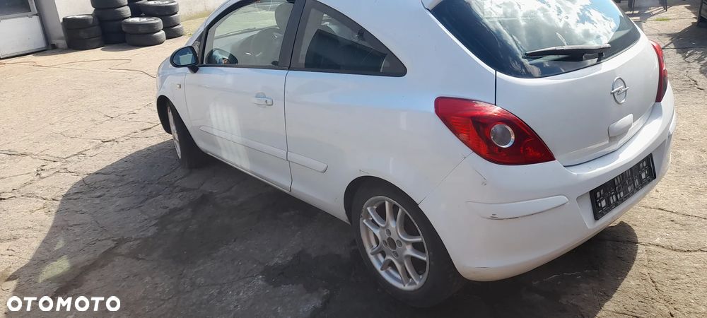 ZDERZAK tylny OPEL CORSA D - 4