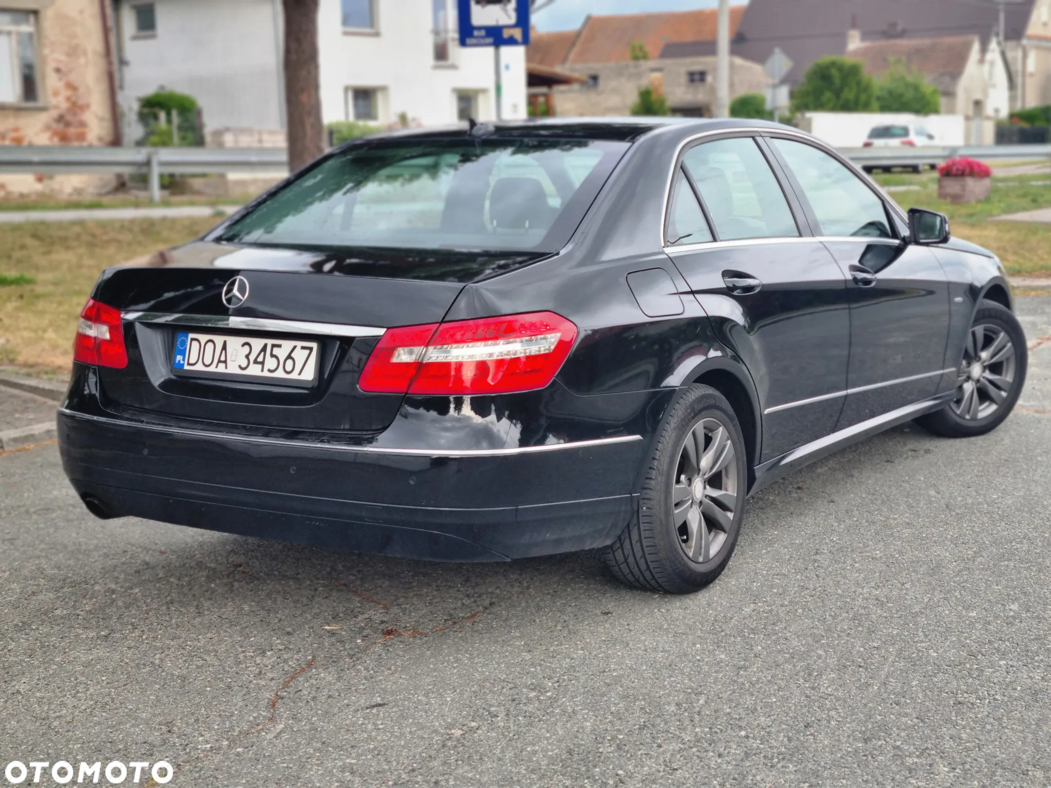 Mercedes-Benz Klasa E 200 CGI BlueEFFICIENCY Automatik Avantgarde - 6
