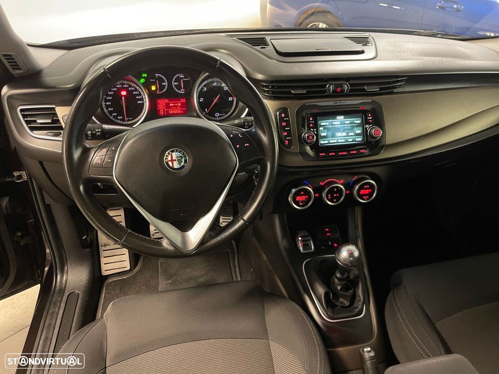 Alfa Romeo Giulietta 1.6 JTDm Distinctive - 8