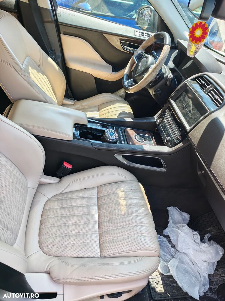 Jaguar F-Pace 20d AWD Pure - 6