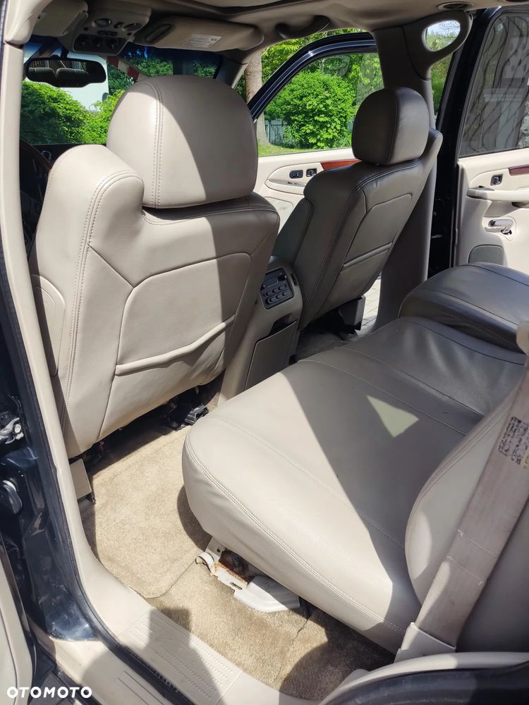 Cadillac Escalade - 3