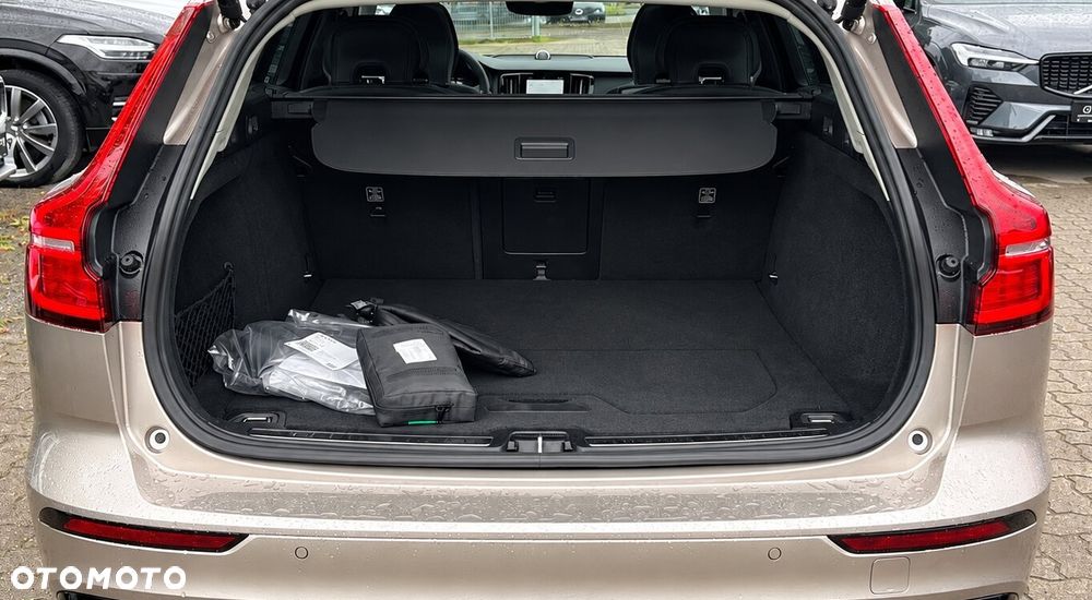 Volvo V60 T6 AWD Ultra Dark - 11