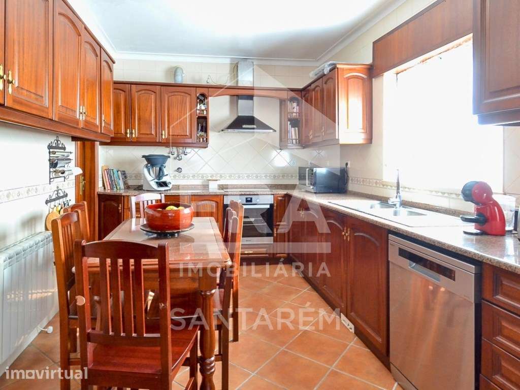 Moradia T4 c/ garagem no Centro de Almeirim - Grande imagem: 4/21