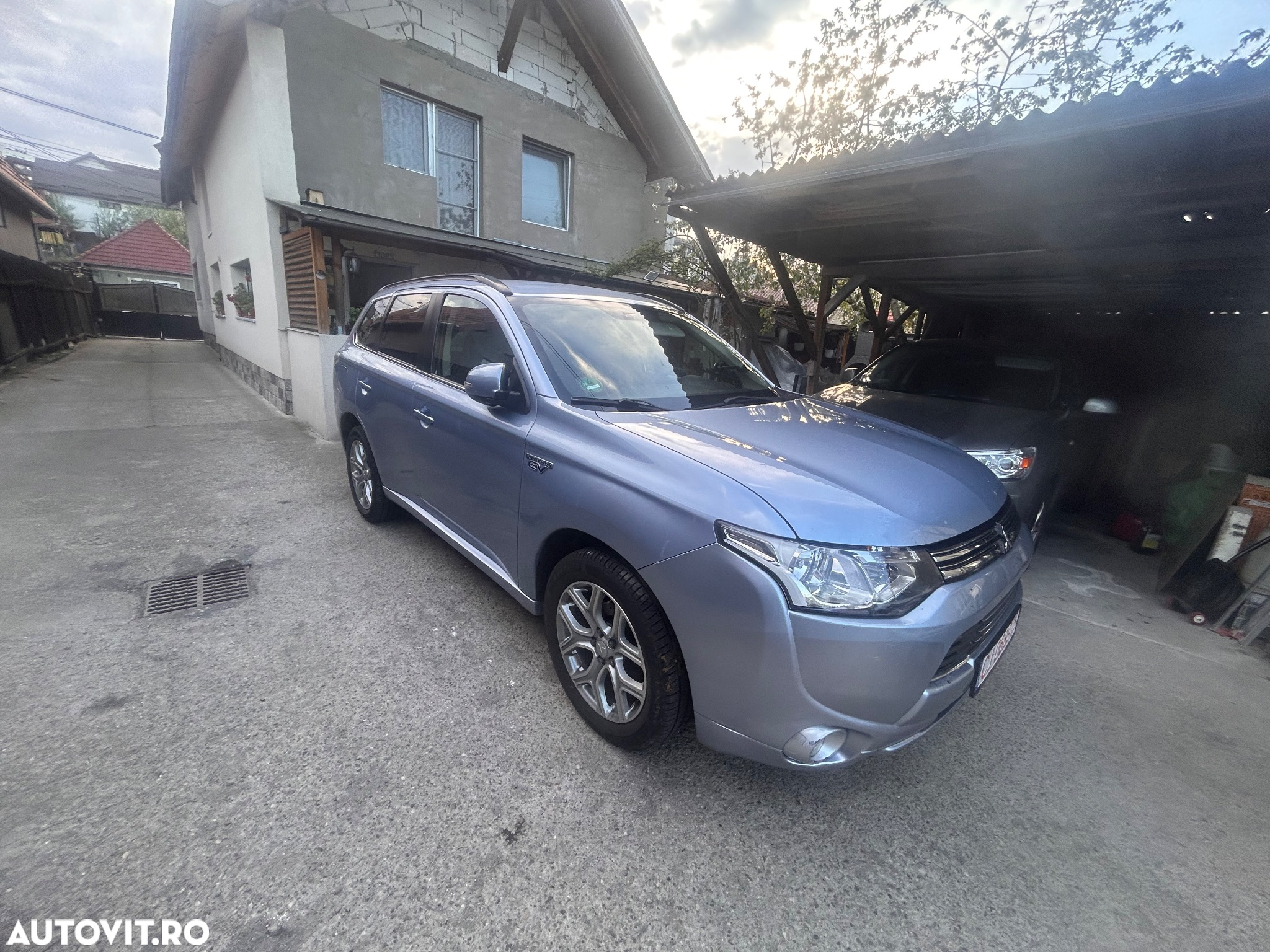 Mitsubishi Outlander 2.0 4WD Plug-In Hybrid Top - 2