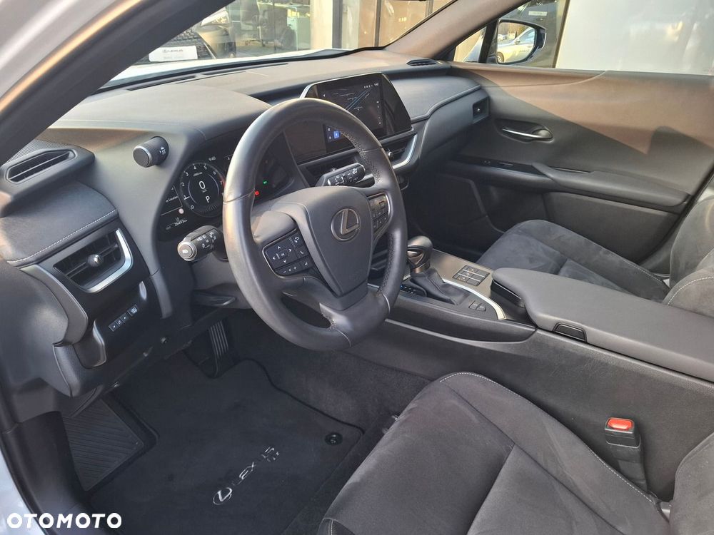 Lexus UX - 10