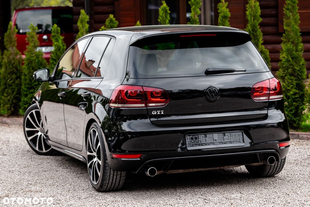 Volkswagen Golf 2.0 GTI adidas - 12