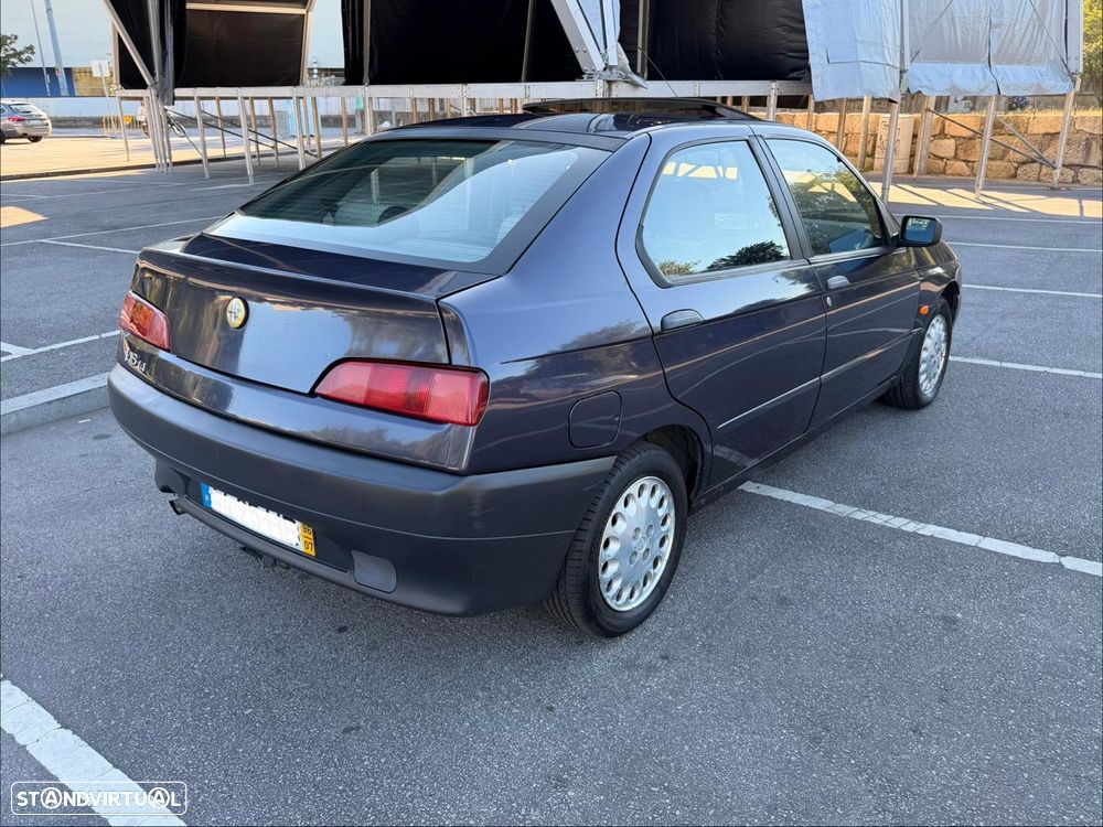Alfa Romeo 146 1.4 Image - 4