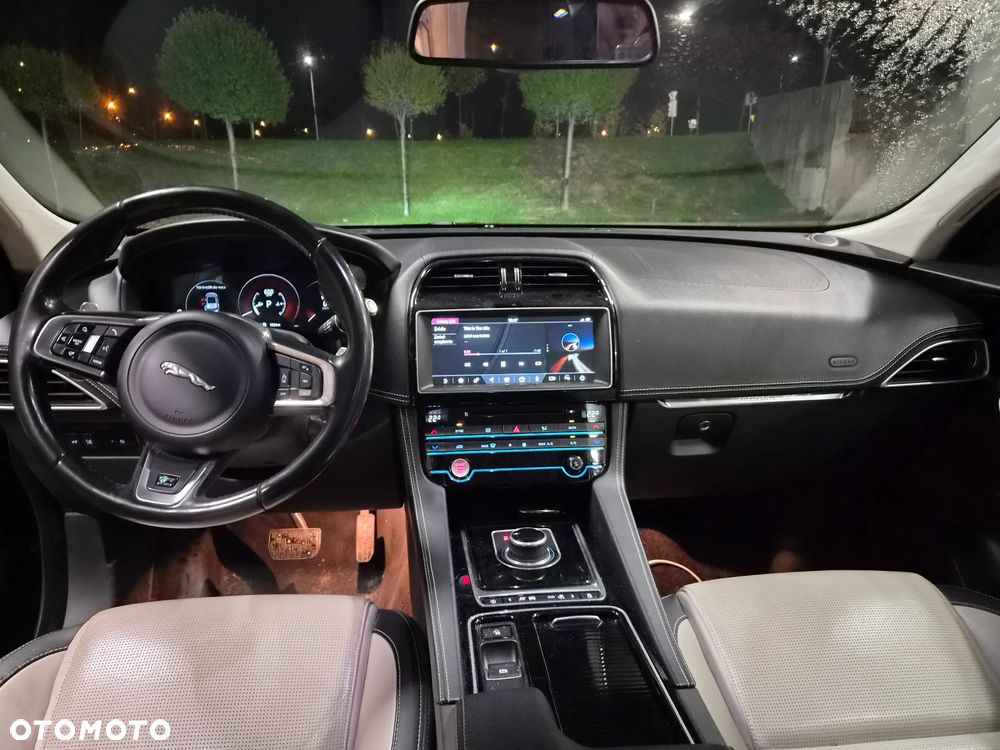 Jaguar F-Pace 2017 photo 5