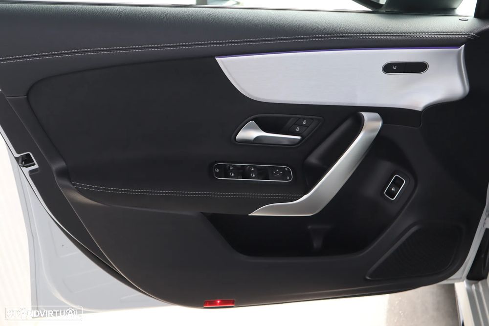 Mercedes-Benz A 250 e 8G-DCT AMG Line - 15