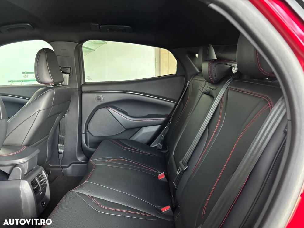 Ford Mustang Mach-E PREMIUM - 12