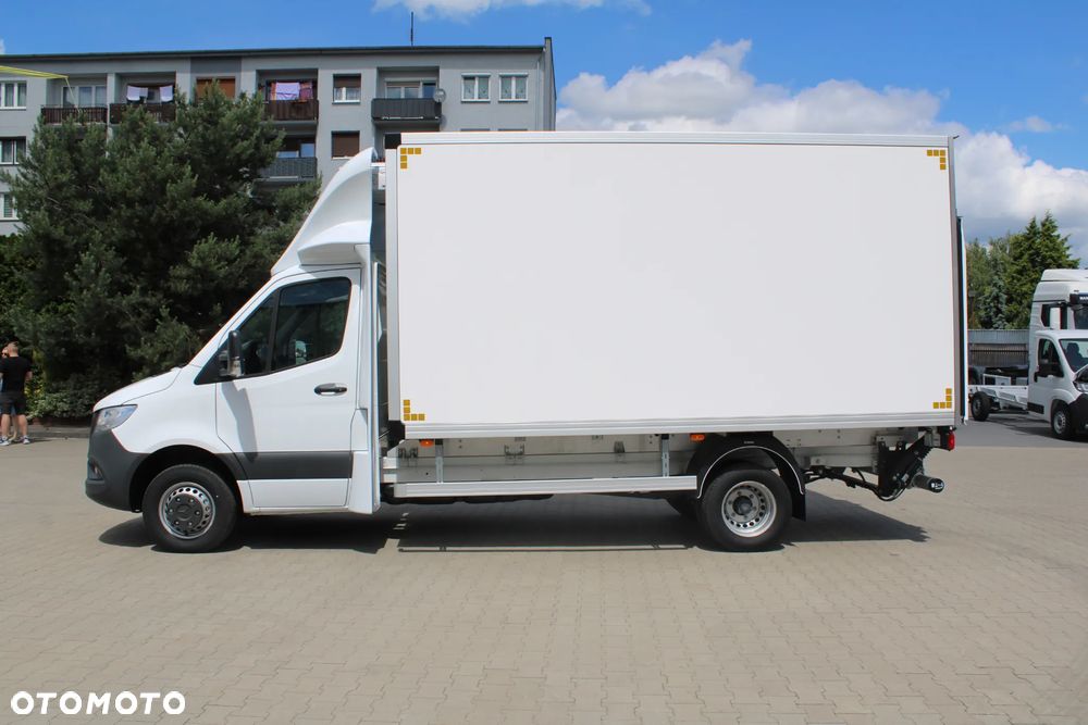 Mercedes-Benz Sprinter - 2