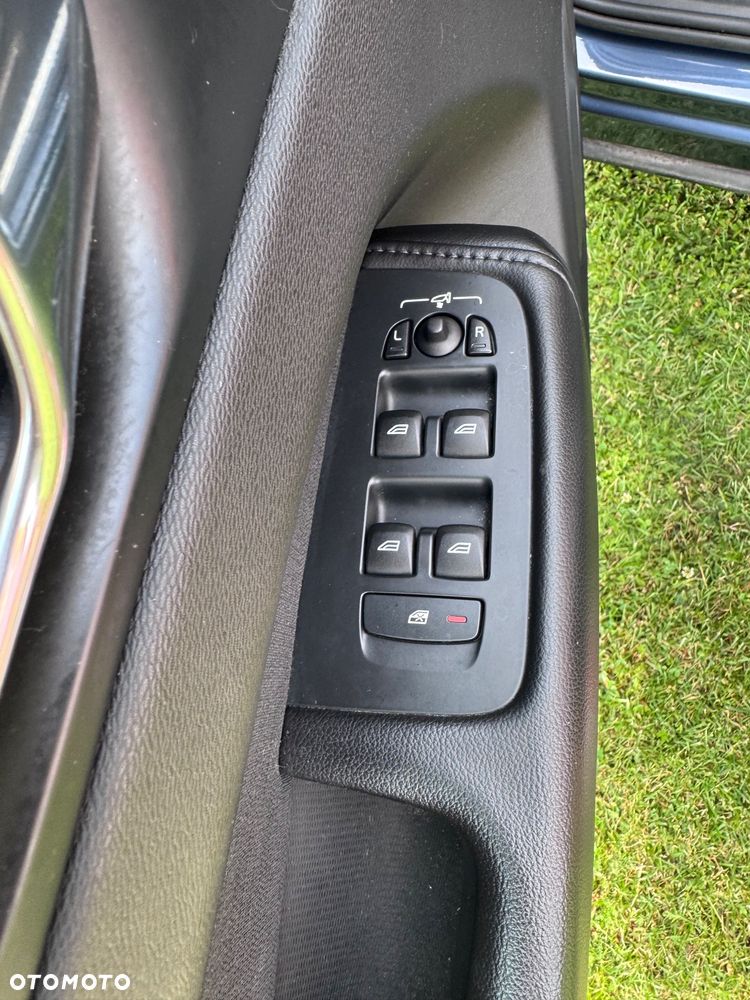 Volvo XC 60 B4 D AWD Geartronic Momentum Pro - 16