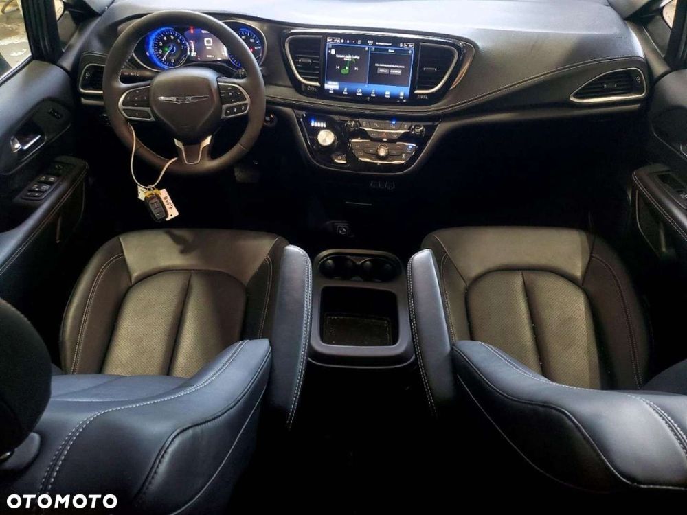 Chrysler Pacifica - 8