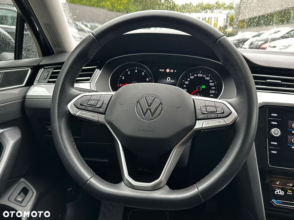 Volkswagen Passat - 16