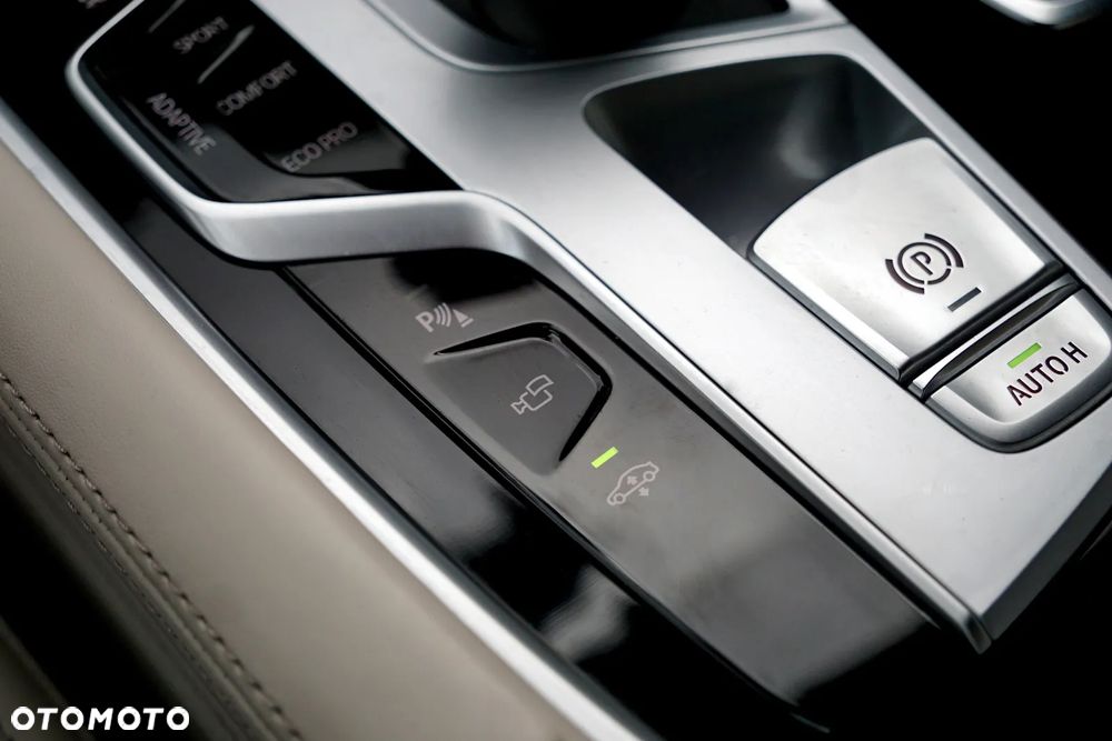 BMW Seria 7 750i xDrive sport - 37
