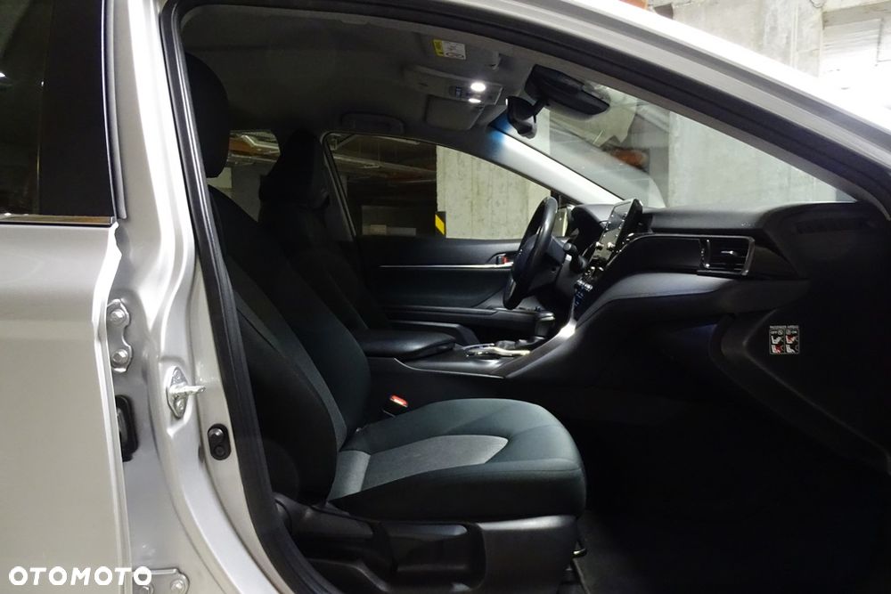 Toyota Camry 2.5 Hybrid Comfort CVT - 23