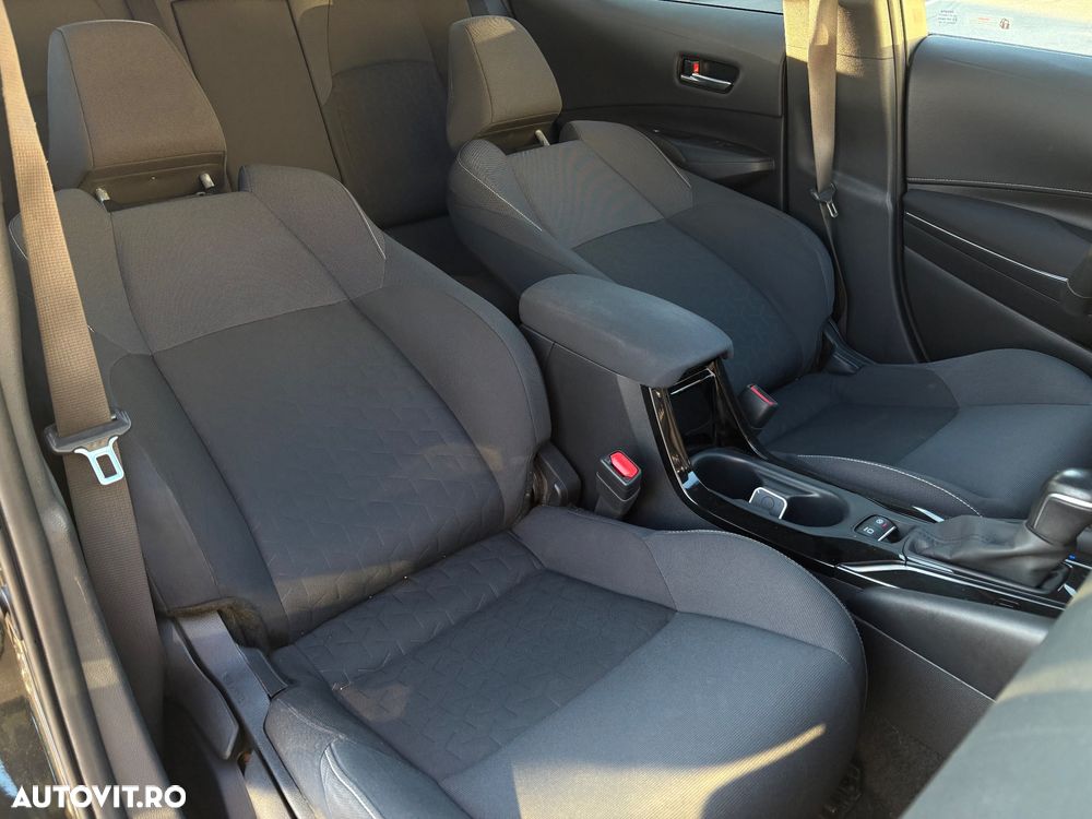 Toyota Corolla 1.8 Hybrid Team Deutschland - 12