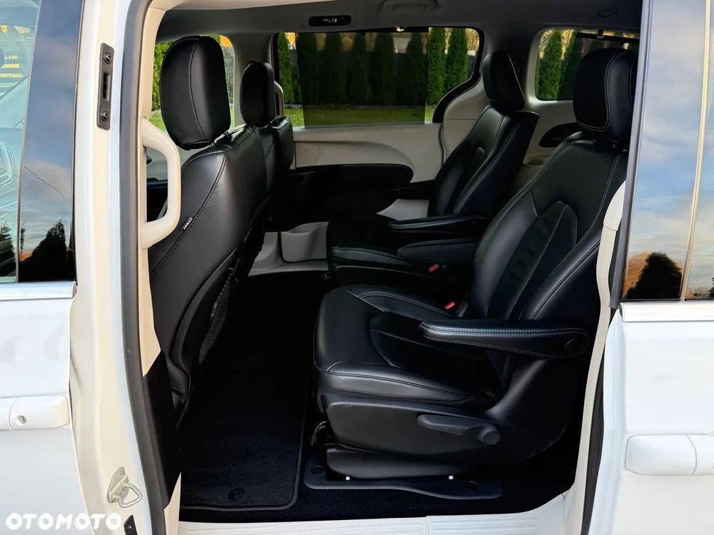 Chrysler Pacifica - 33