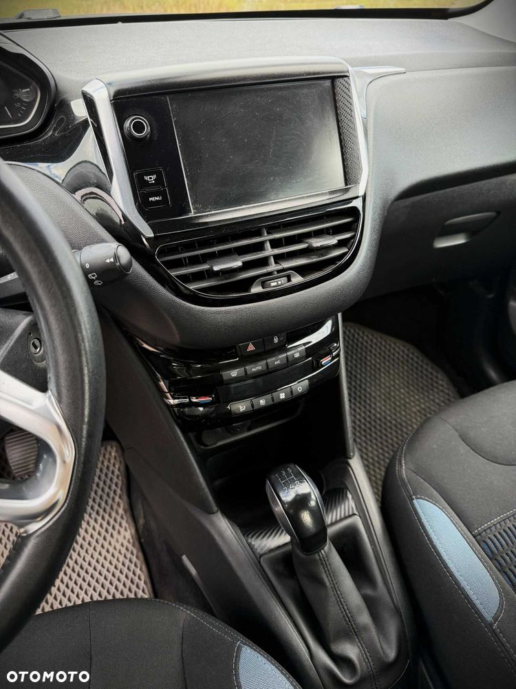Peugeot 208 2013 photo 5