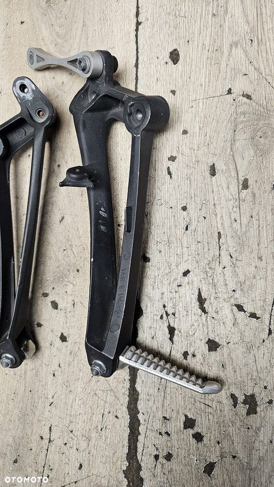 Set podnóżek pasażera prawy lewy Yamaha YZF R1 RN22 - 7