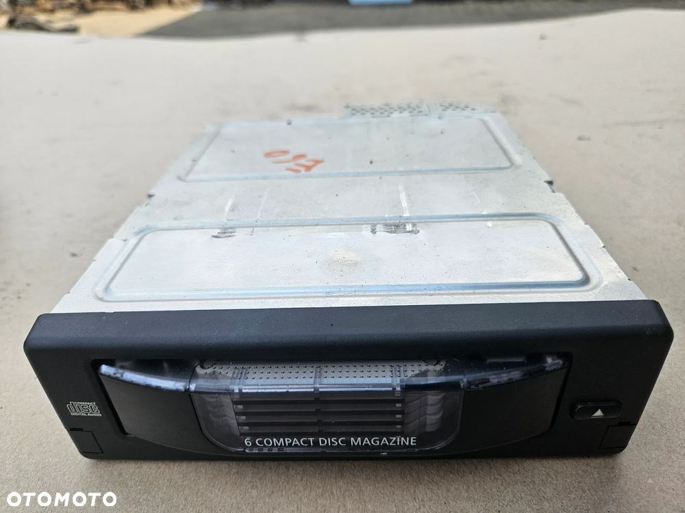 BMW E60 E61 zmieniarka CD - 1