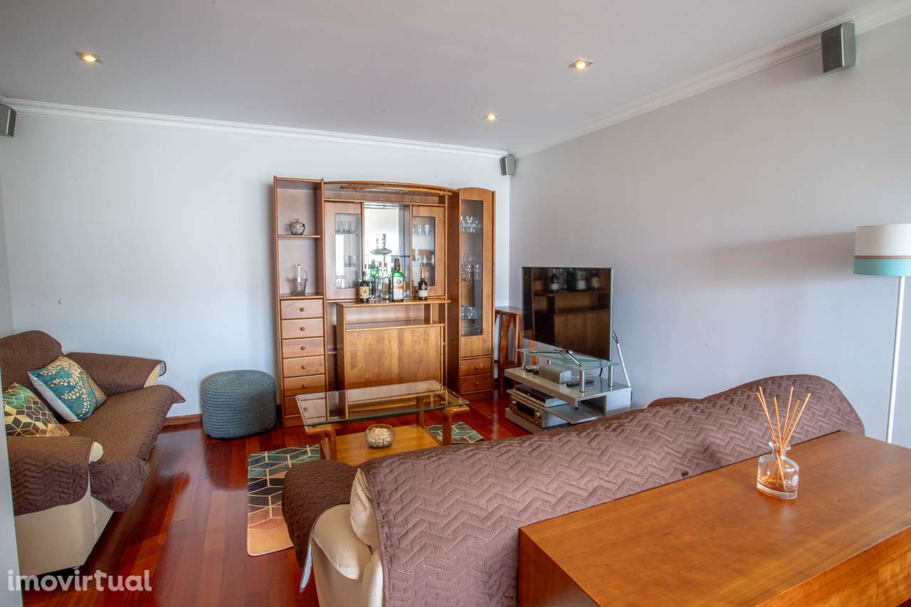 Apartamento T2 com Varanda e Garagem Box - Grande imagem: 3/43