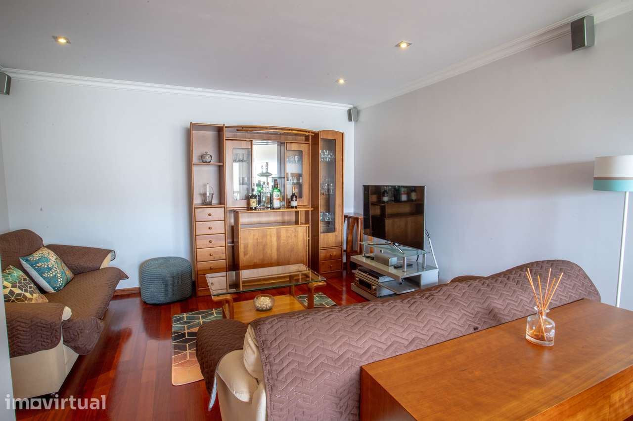 Apartamento T2 com Varanda e Garagem Box - View 4