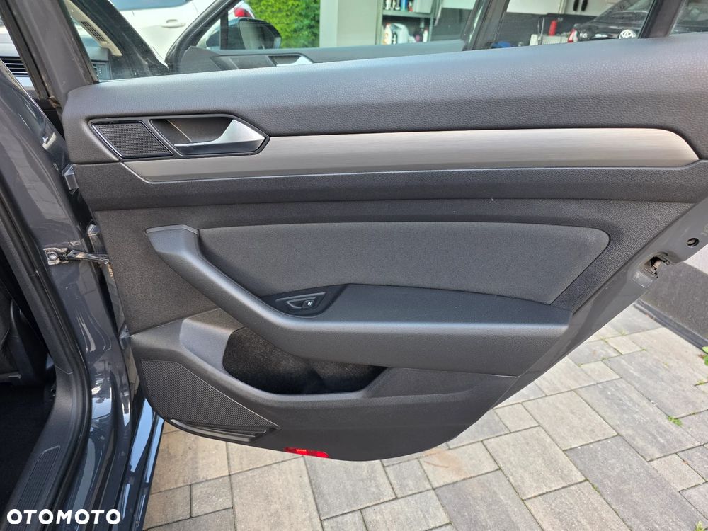 Volkswagen Passat 2.0 TDI EVO Essence - 18