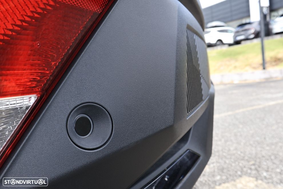 Peugeot 408 1.6 Hybrid Allure e-EAT8 - 6
