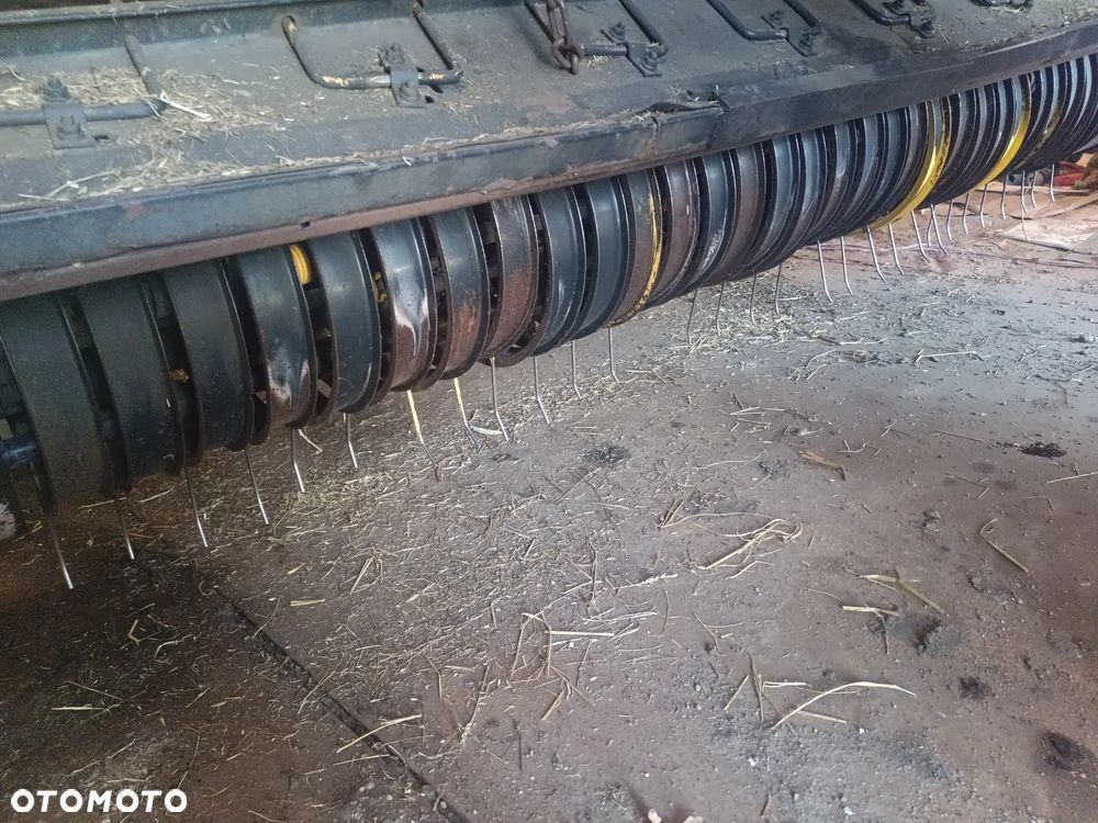 New Holland BR 750 - 9