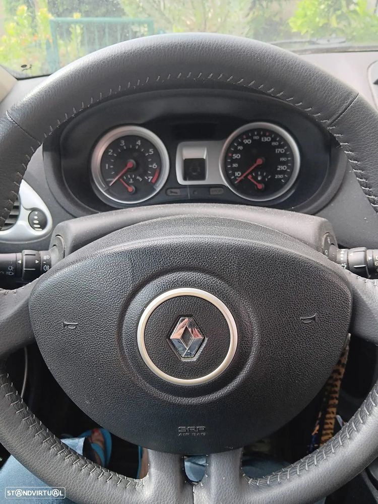 Renault Clio 1.2 16V Pack - 10
