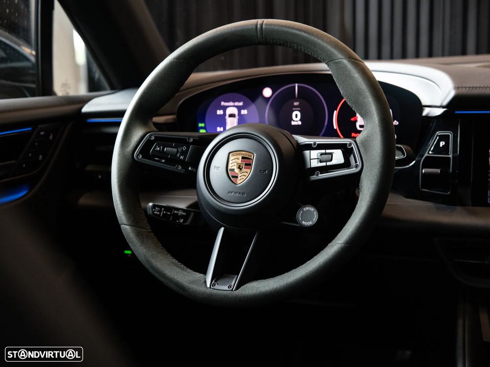 Porsche Macan Electric - 33
