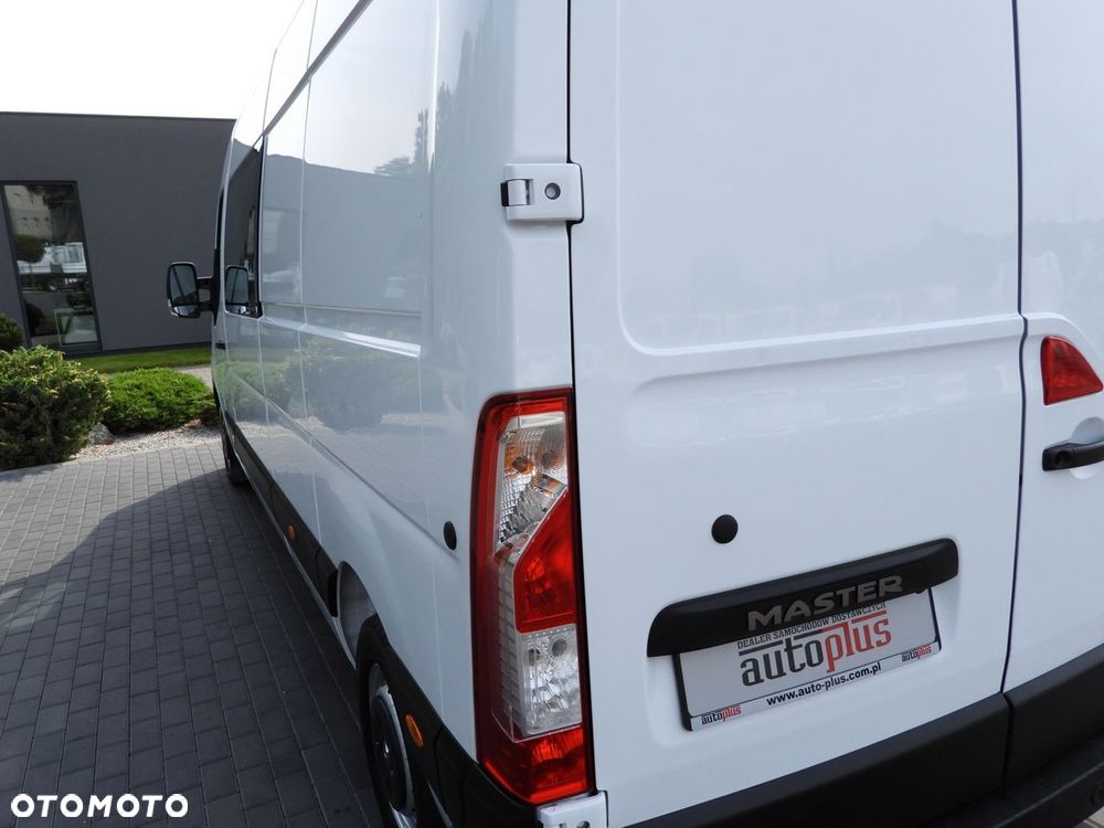 Renault MASTER  FURGON BRYGADÓWKA  7 MIEJSC TEMPOMAT NAWIGACJA LEDY KLIMATYZACJA  140KM - 17
