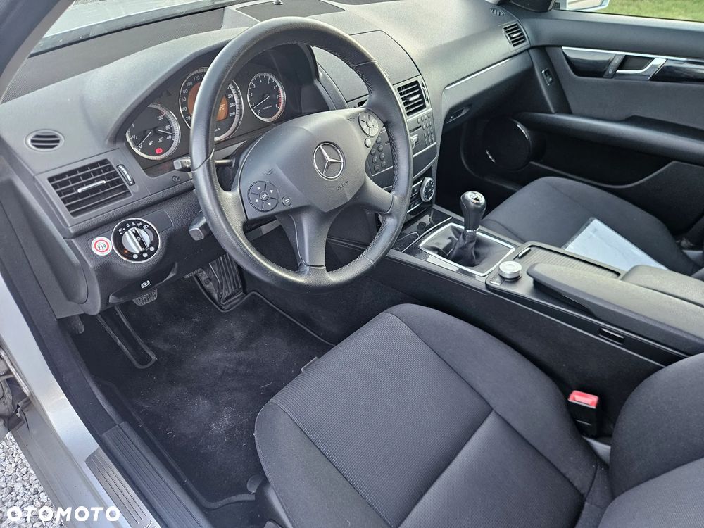 Mercedes-Benz Klasa C 180 Kompressor BlueEFFICIENCY - 19