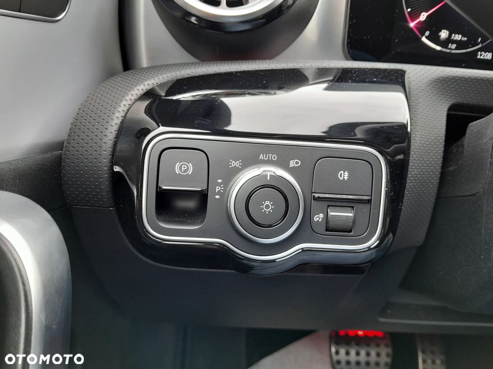 Mercedes-Benz CLA 200 AMG Line 7G-DCT - 14