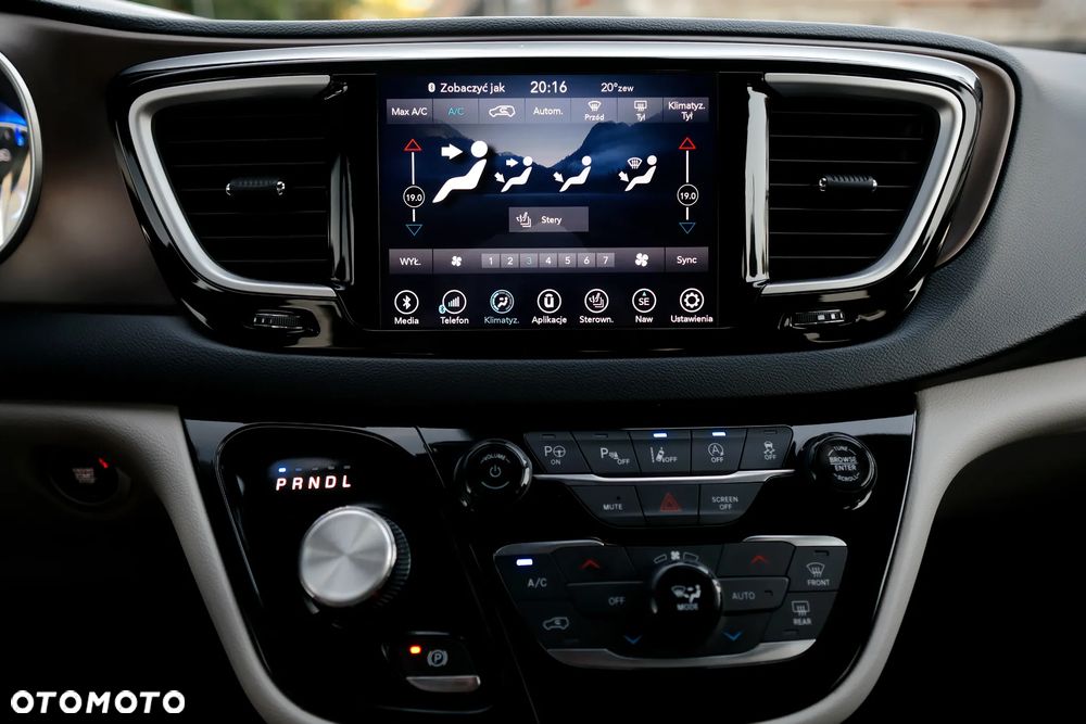 Chrysler Pacifica - 30