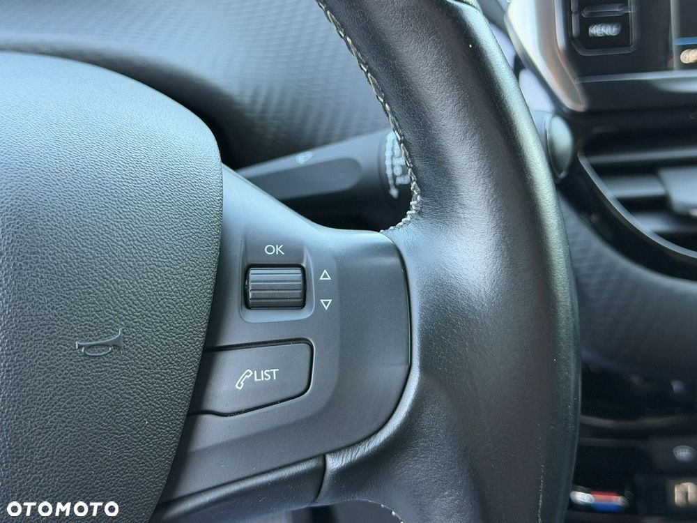 Peugeot 2008 1.2 Pure Tech GPF Active S&S EAT6 - 24