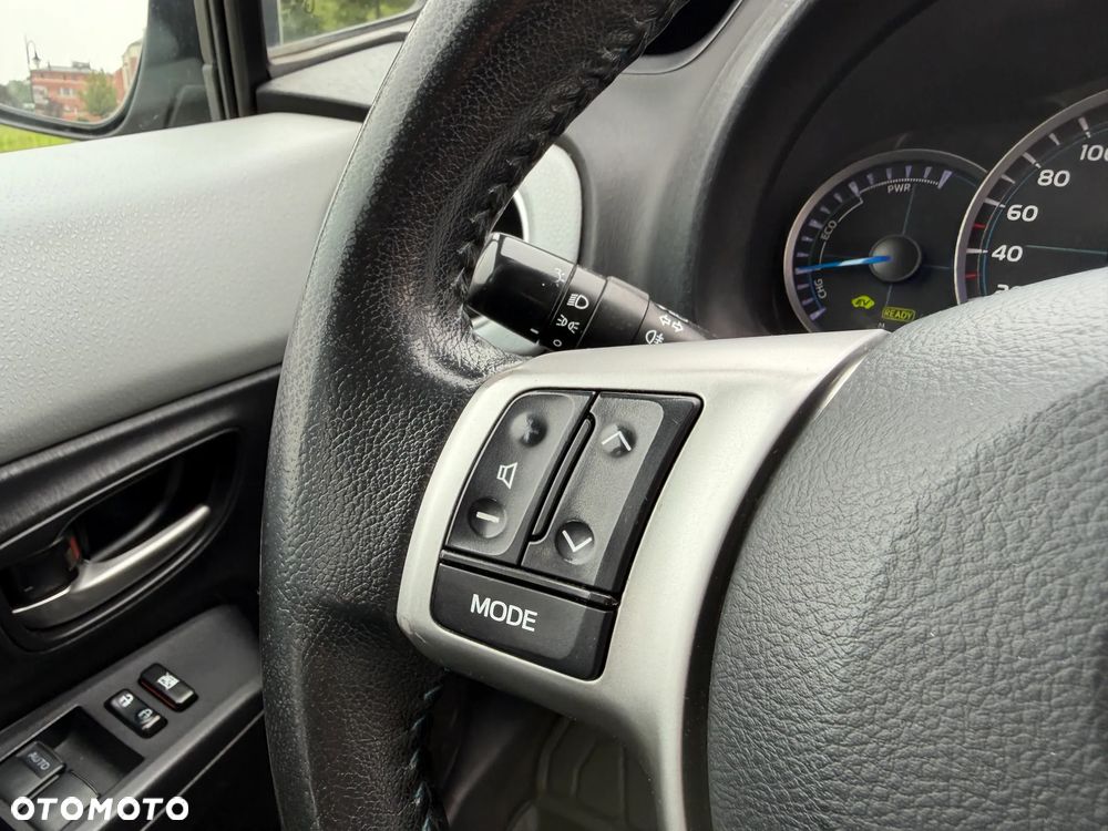 Toyota Yaris Hybrid 100 Premium - 36